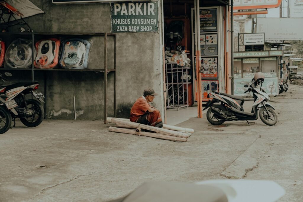 Kakek Tangguh, Usia Tak Hentikan Langkah 3